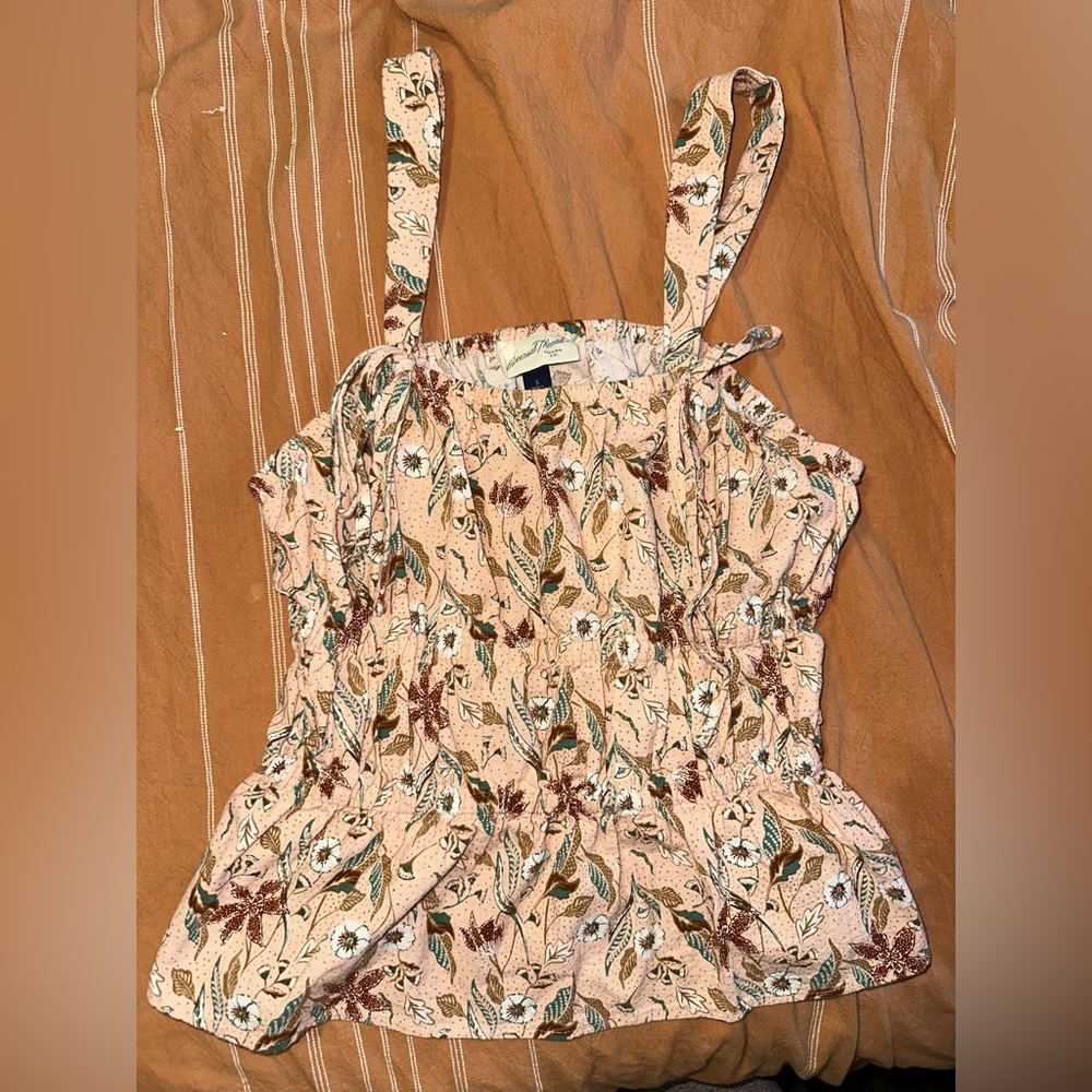 Universal Thread dressy tank